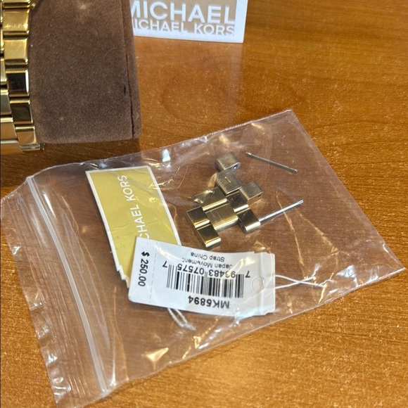 Michael Kors Gold and Blue Luxury Watch - Picture 4 of 4